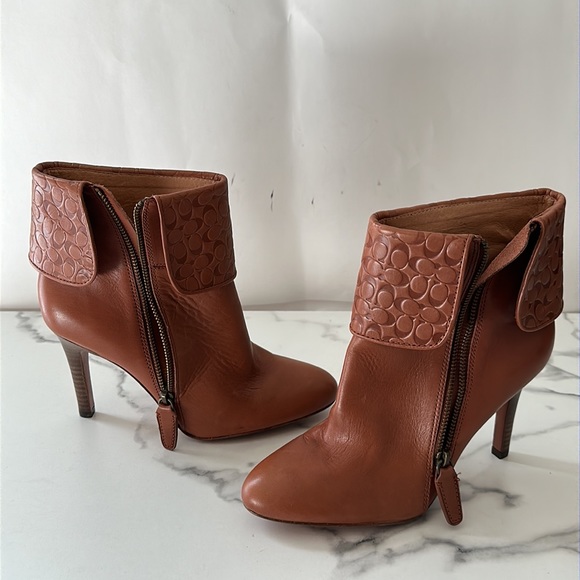 Coach- Mackenna CC logo ankle boot - Picture 13 of 16